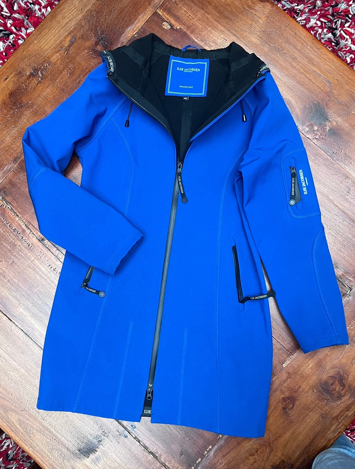 tussenjas/raincoat Ilse Jacobsen, Ophalen of Verzenden, Zo goed als nieuw, Maat 38/40 (M), Blauw