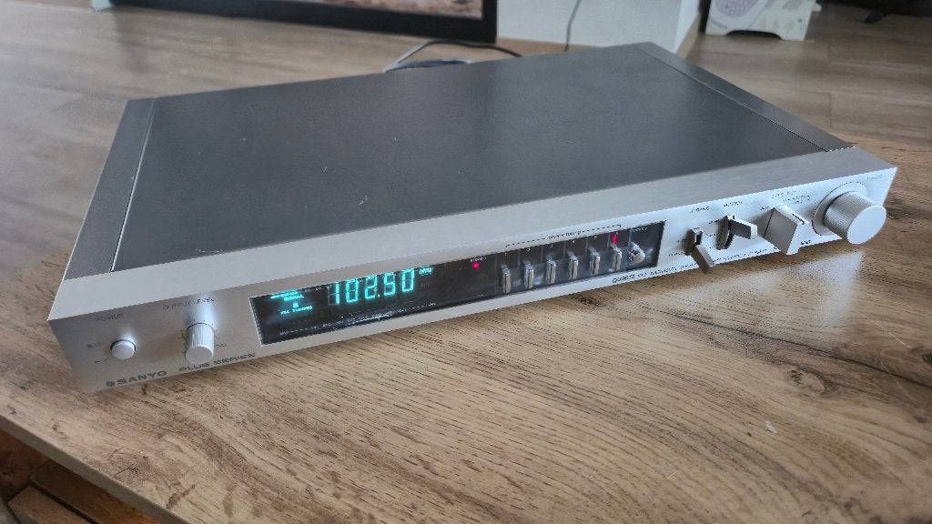 Sanyo Plus T55 AM/FM Tuner Quartz PLL Vintage HiFi, Ophalen of Verzenden, Gebruikt