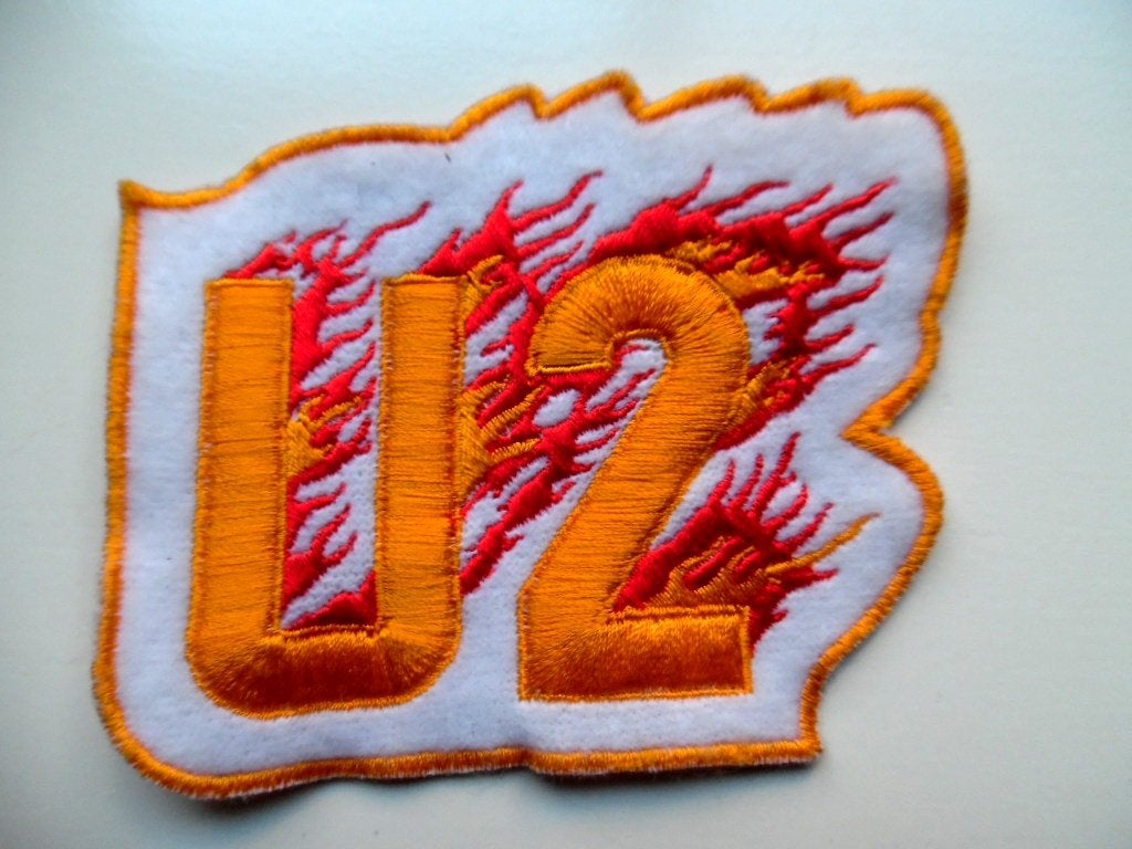 U2 LEUKE VINTAGE 80'S PATCH 30 NIEUW EMBLEEM 7.5x9.5 cm, Ophalen of Verzenden, Nieuw, Foto of Kaart