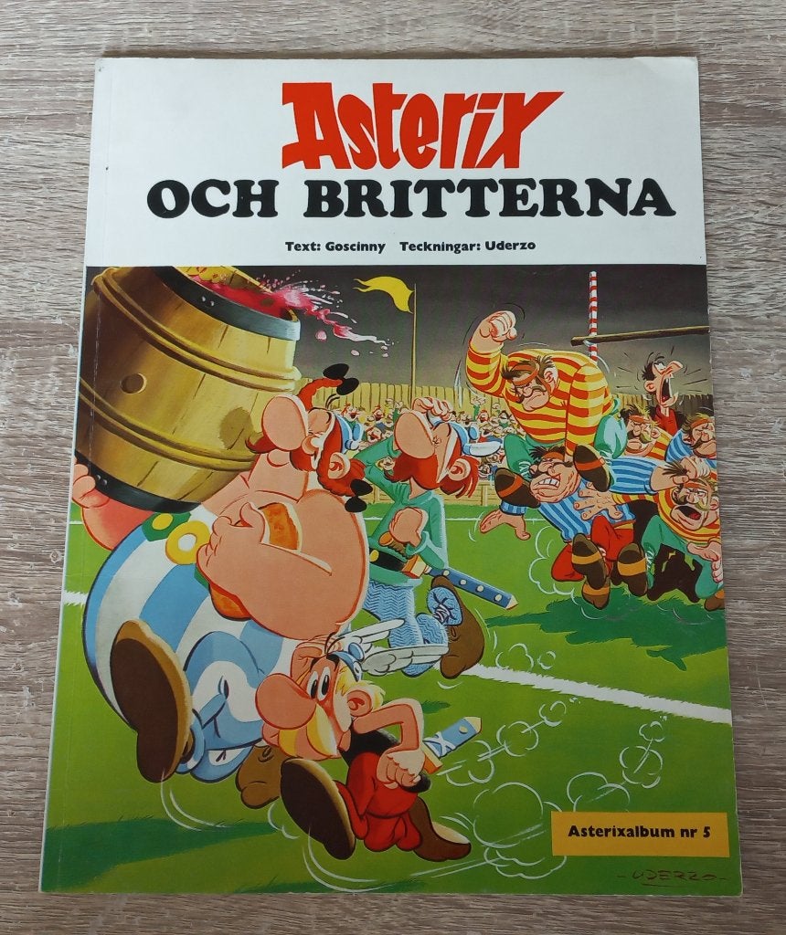 Asterix och Britterna (en de Britten, Zweeds 1e druk), Gelezen, Eén stripboek, Ophalen of Verzenden, Goscinny & Uderzo