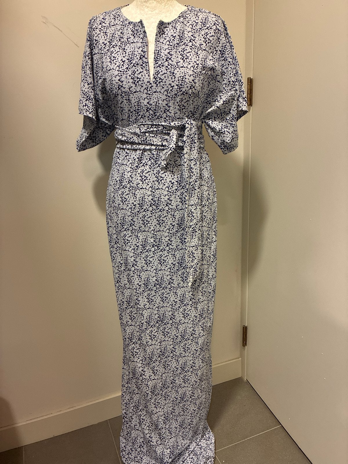 LaDress xxs maxi jurk blauw wit travelstof met sash en split, Kleding | Dames, Blauw, Ophalen of Verzenden, Zo goed als nieuw