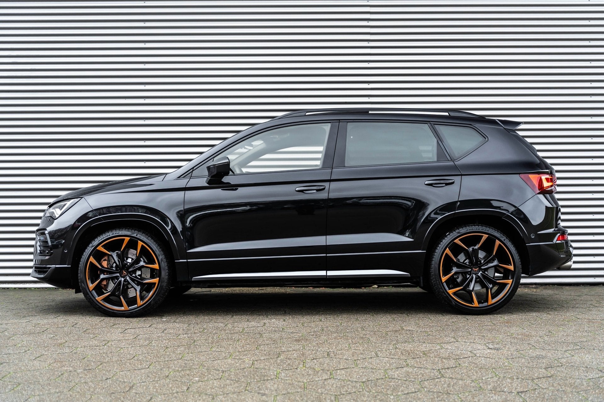 CUPRA Ateca 2.0 TSI 4DRIVE LIMITED PANO AKRA BREMBO BEATS, Auto's, Cupra, Automaat, Gebruikt, Zwart, 4 cilinders