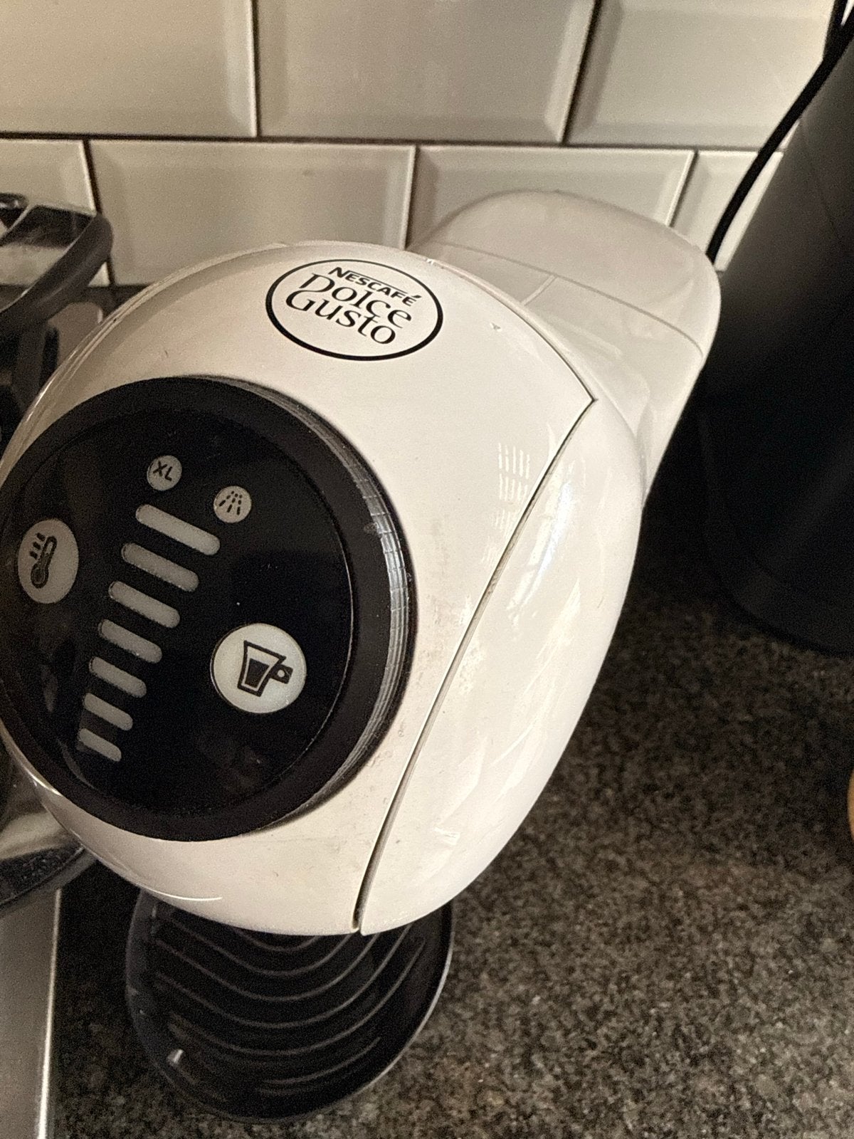 Nescafé Dolce Gusto koffiezetapparaat zo goed als nieuw, Ophalen of Verzenden, Zo goed als nieuw, Koffiemachine, Koffiepads en cups