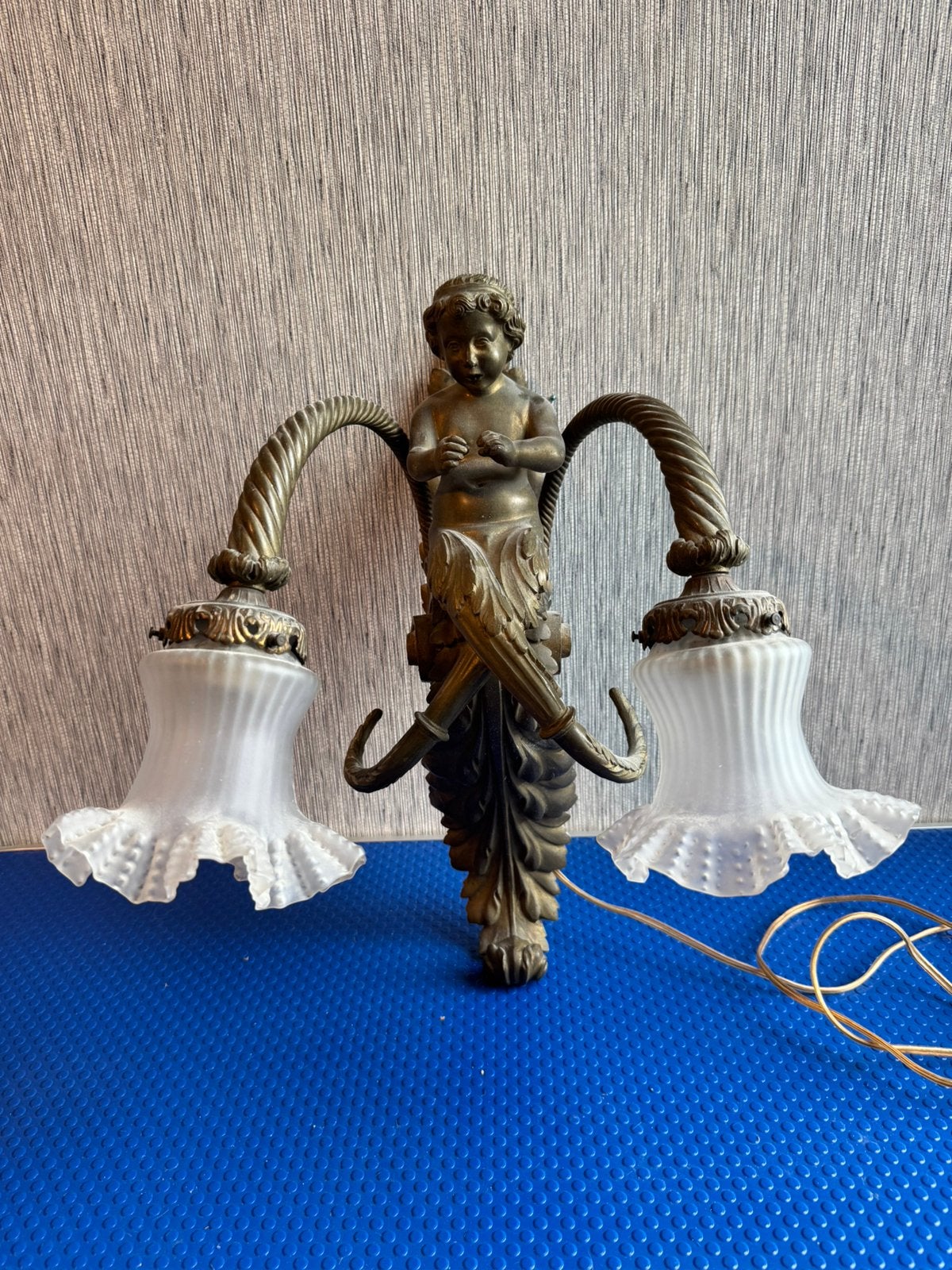 Antieke Bronzen/Messing Wandlamp met Putto – 2-Lichts, Ophalen