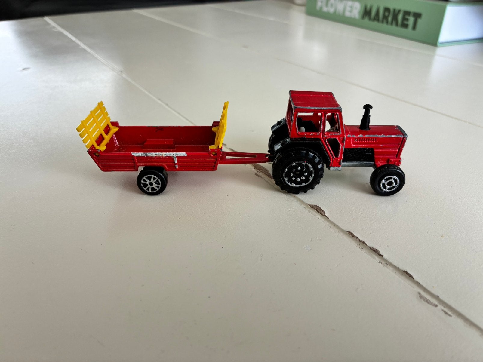 Majorette Tractor met aanhanger Rood, Ophalen of Verzenden, Zo goed als nieuw, Tractor of Landbouw