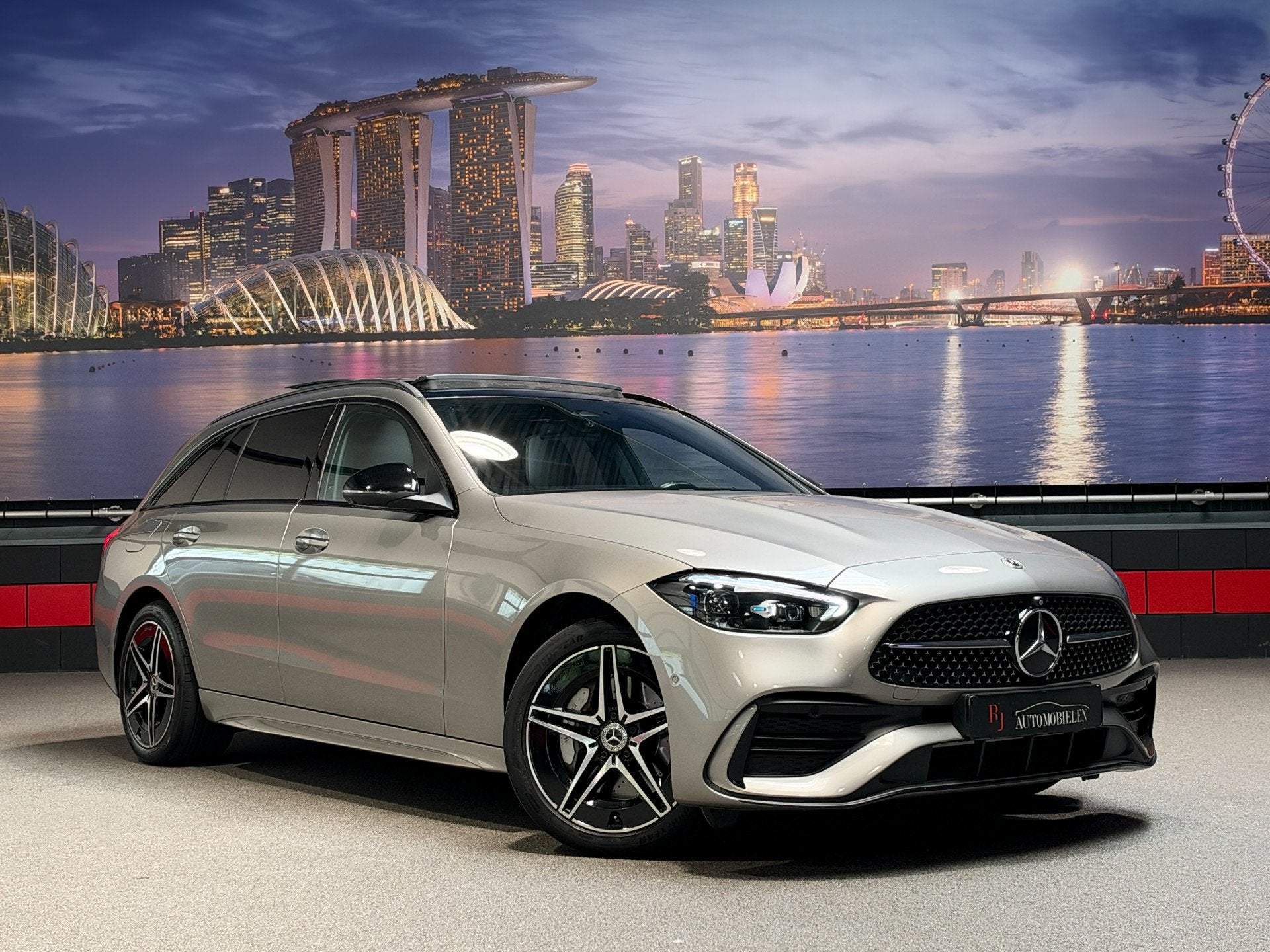 Foto 3 van Mercedes-Benz C-Klasse Estate C300 e AMG Designo|MojaveGrey|