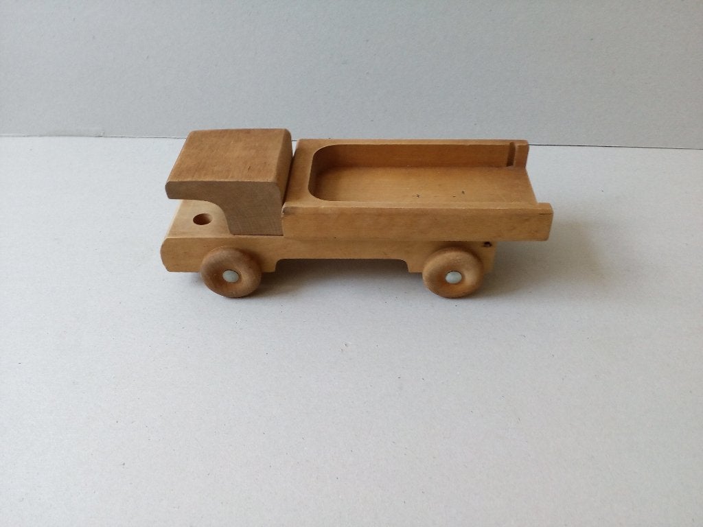 Oud houten speelgoedauto. Made in Finland, Ophalen of Verzenden