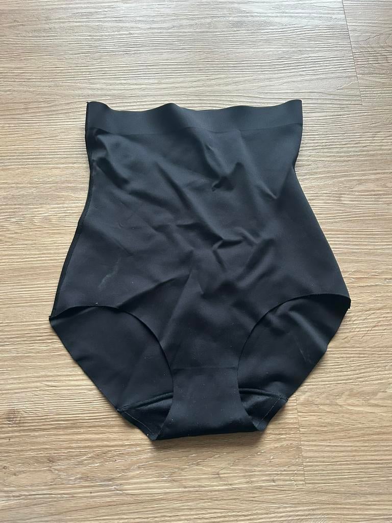 Zwart corrigerend broekje maat M Zeeman, Ophalen of Verzenden, Zwart, Broekje of Short
