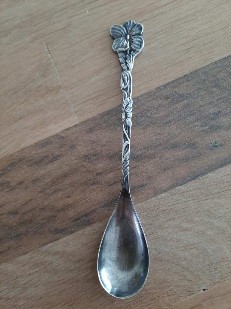 Antieke  lepel met bloemmotief, Ophalen of Verzenden