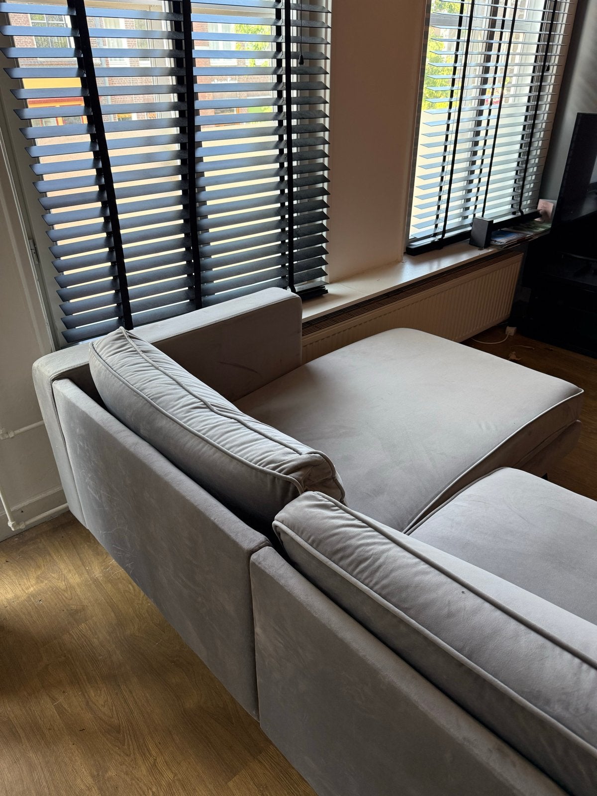 Grijze fluwelen hoekbank, Huis en Inrichting, Banken | Bankstellen, Ophalen, 250 tot 300 cm, Gebruikt, 125 tot 150 cm