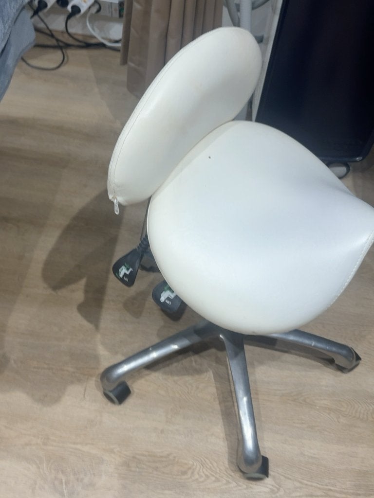 salonkruk / zadelkruk met rugleuning, Ophalen, Gebruikt, Wit, Leer