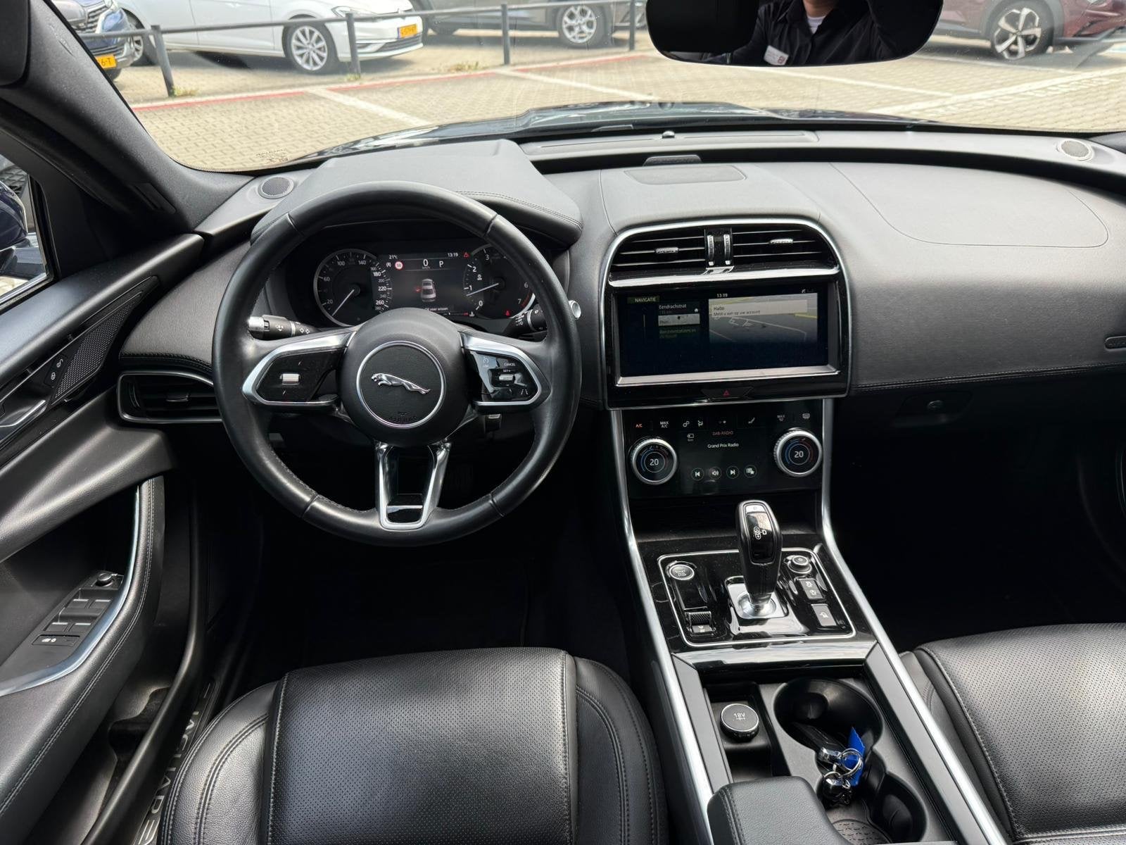 Jaguar XE 2.0 P250 S *Cruise Control & Navigatie*, Auto's, Automaat, Achterwielaandrijving, 4 cilinders, Blauw