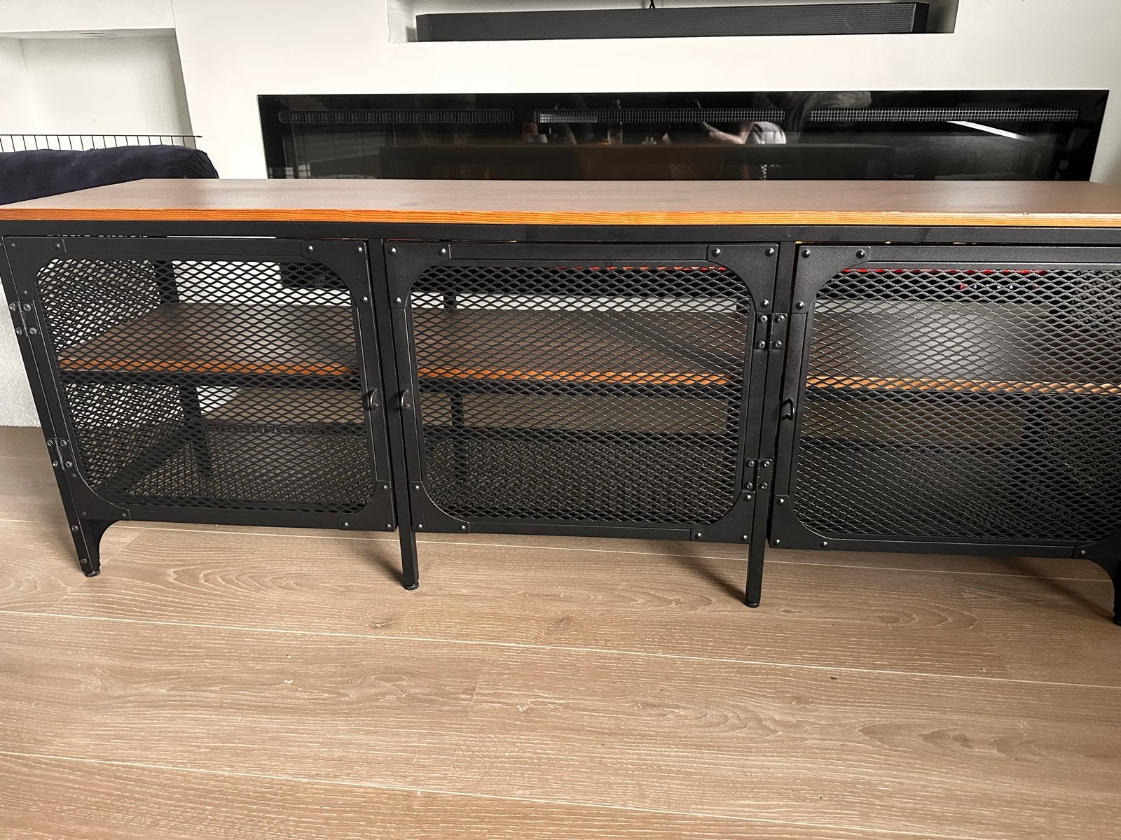 Stalen TV meubel met deurtjes en extra plank - 149x35.5x54.5, Ophalen, Gebruikt, 100 tot 150 cm, Minder dan 100 cm