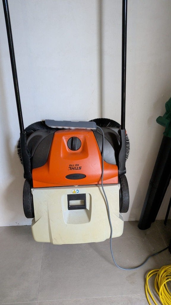 VEEGMACHINE HAAST NIET GEBRUIKT, Ophalen, Zo goed als nieuw, STIHL