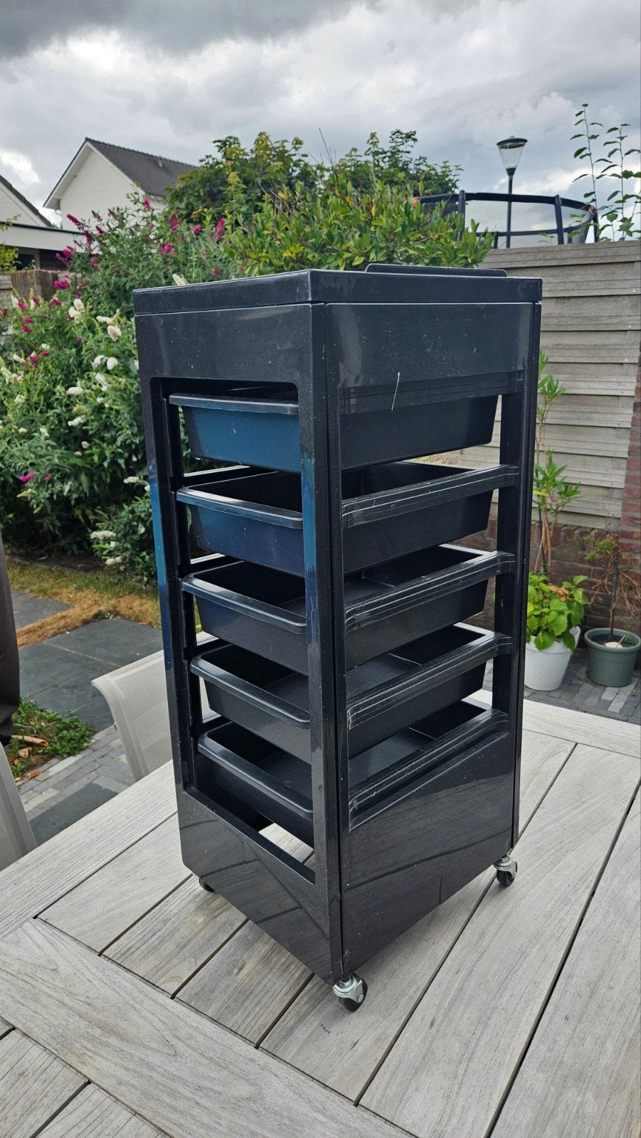 Zwarte trolley met 5 ladebakjes en zwenkwielen, Ophalen, Gebruikt