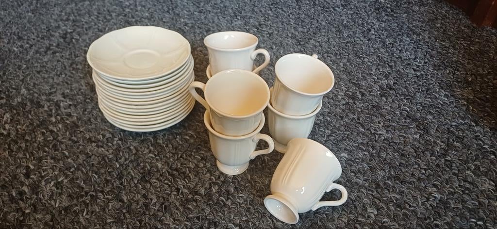 Wedgwood Queen's Plain servies: 7 kopjes, 27 schoteltjes, Antiek en Kunst, Ophalen