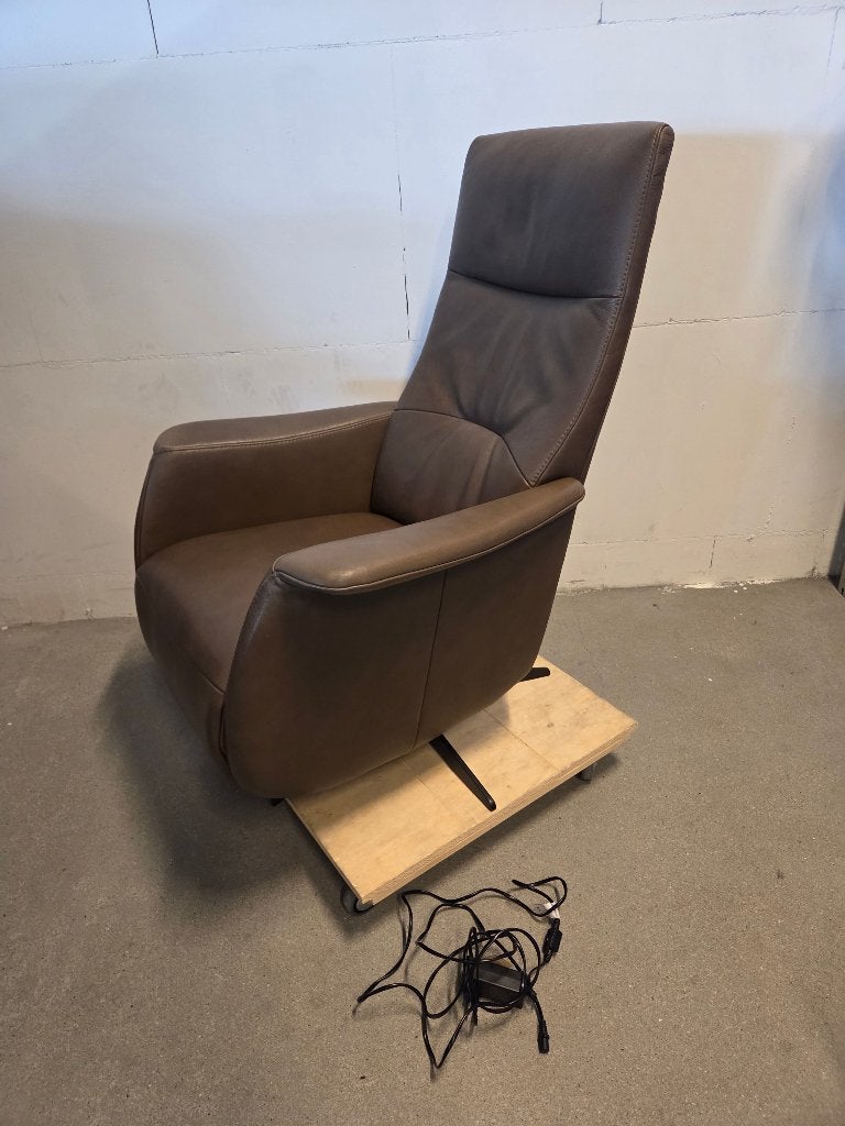 Lederen sta op stoel / opsta stoel op accu, Huis en Inrichting, Fauteuils, Ophalen, Gebruikt, Leer, 50 tot 75 cm