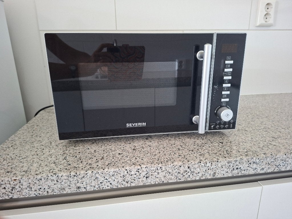 Combimagnetron, Witgoed en Apparatuur, Magnetrons, Zo goed als nieuw, Vrijstaand, Combimagnetron, 45 tot 60 cm, Crisp, Grill, Hete lucht