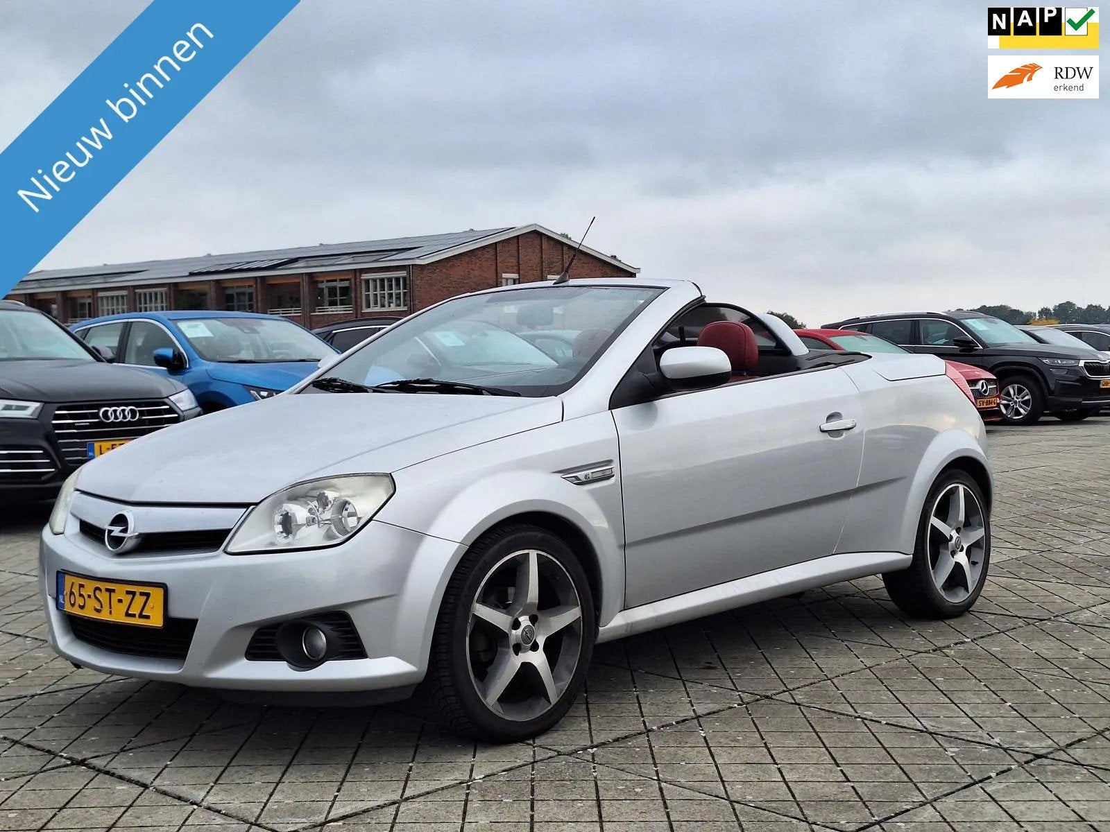 Opel Tigra TwinTop €2350,-1.4-16V Sport Airco Apk 2026 Nap, Voorwielaandrijving, Gebruikt, 4 cilinders, Cabriolet