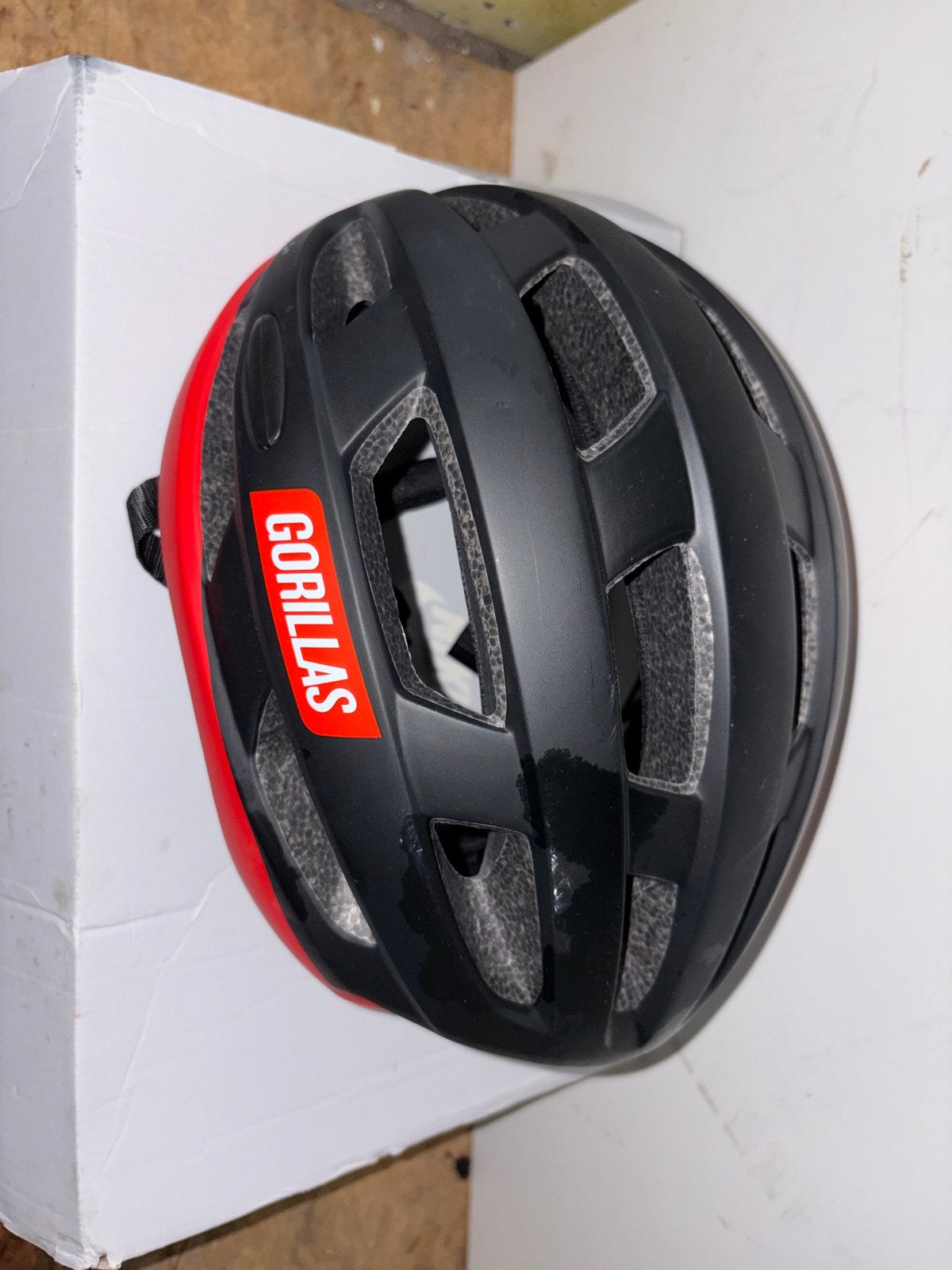 Fietshelm zwart/rood - Gorillas, Fietsen en Brommers, Fietsaccessoires | Fietshelmen, Gebruikt, Heer of Dame, Overige maten, Ophalen