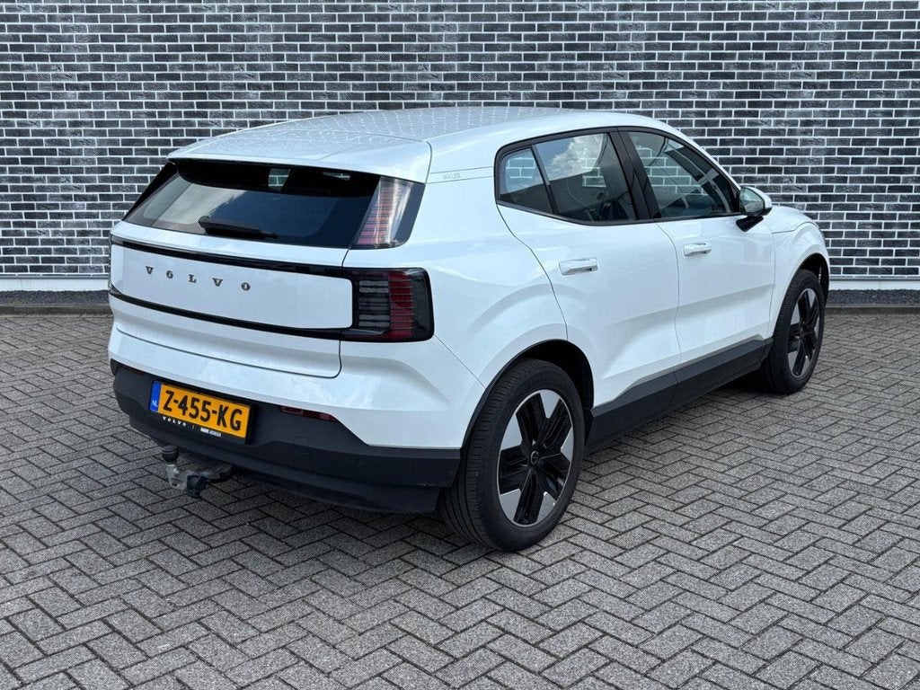 Volvo EX30 Single Motor Core 51 kWh | Trekhaak | Stoelverwar, Auto's, Volvo, Achterwielaandrijving, Gebruikt, Leder en Stof, Wit