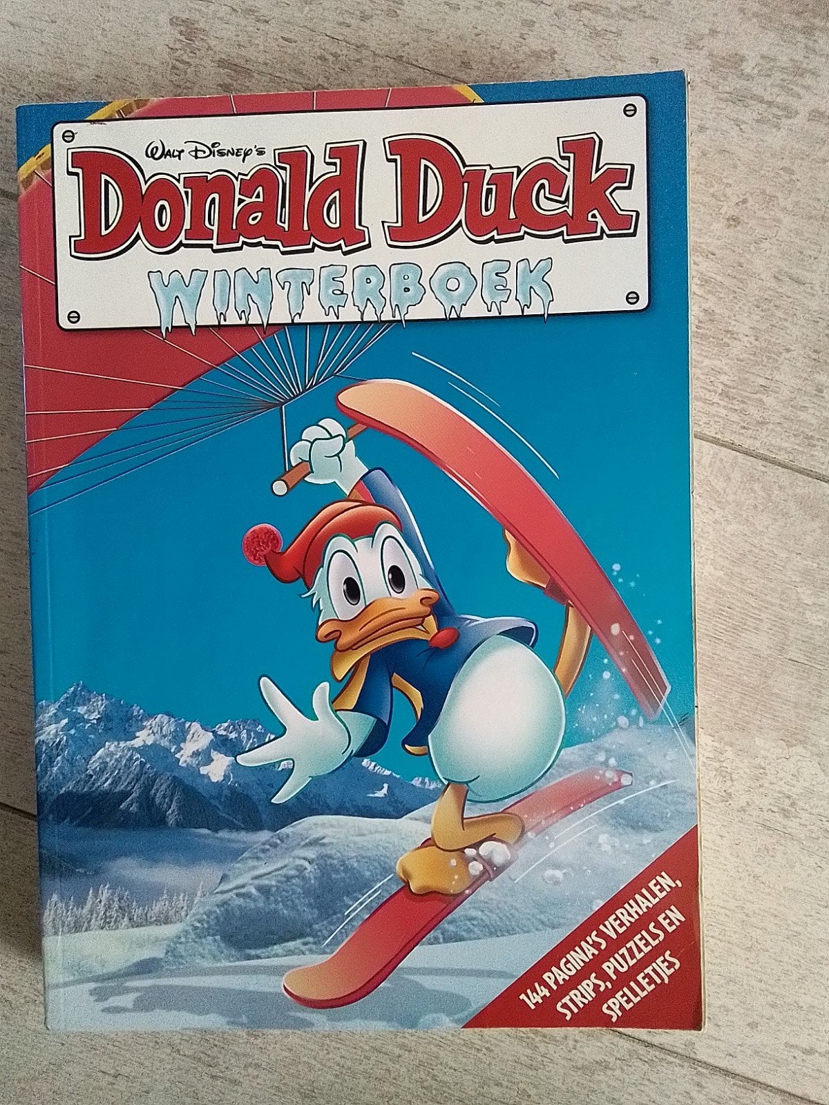 Donald Duck Vakantieboek & Winterboek - 4 stuks, Ophalen of Verzenden, Gelezen, Walt Disney, Fictie algemeen