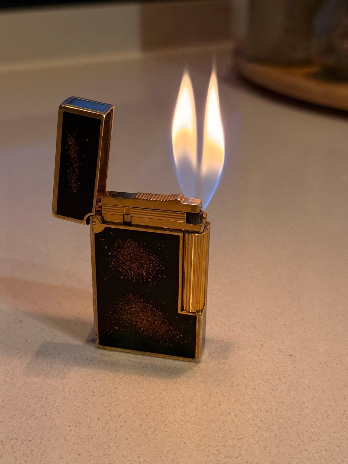 S.T. Dupont Ligne 2 Aansteker - Zwart met Goud, Verzamelen, Rookartikelen, Aanstekers en Luciferdoosjes, Ophalen of Verzenden