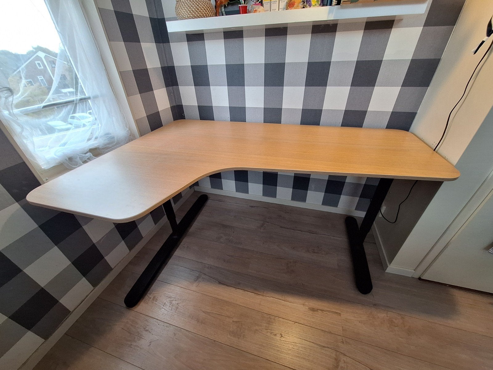 Hoekbureau (Ikea bekant) met beuken blad en zwarte onderstel, Ophalen, Gebruikt, Hout, Hoekbureau