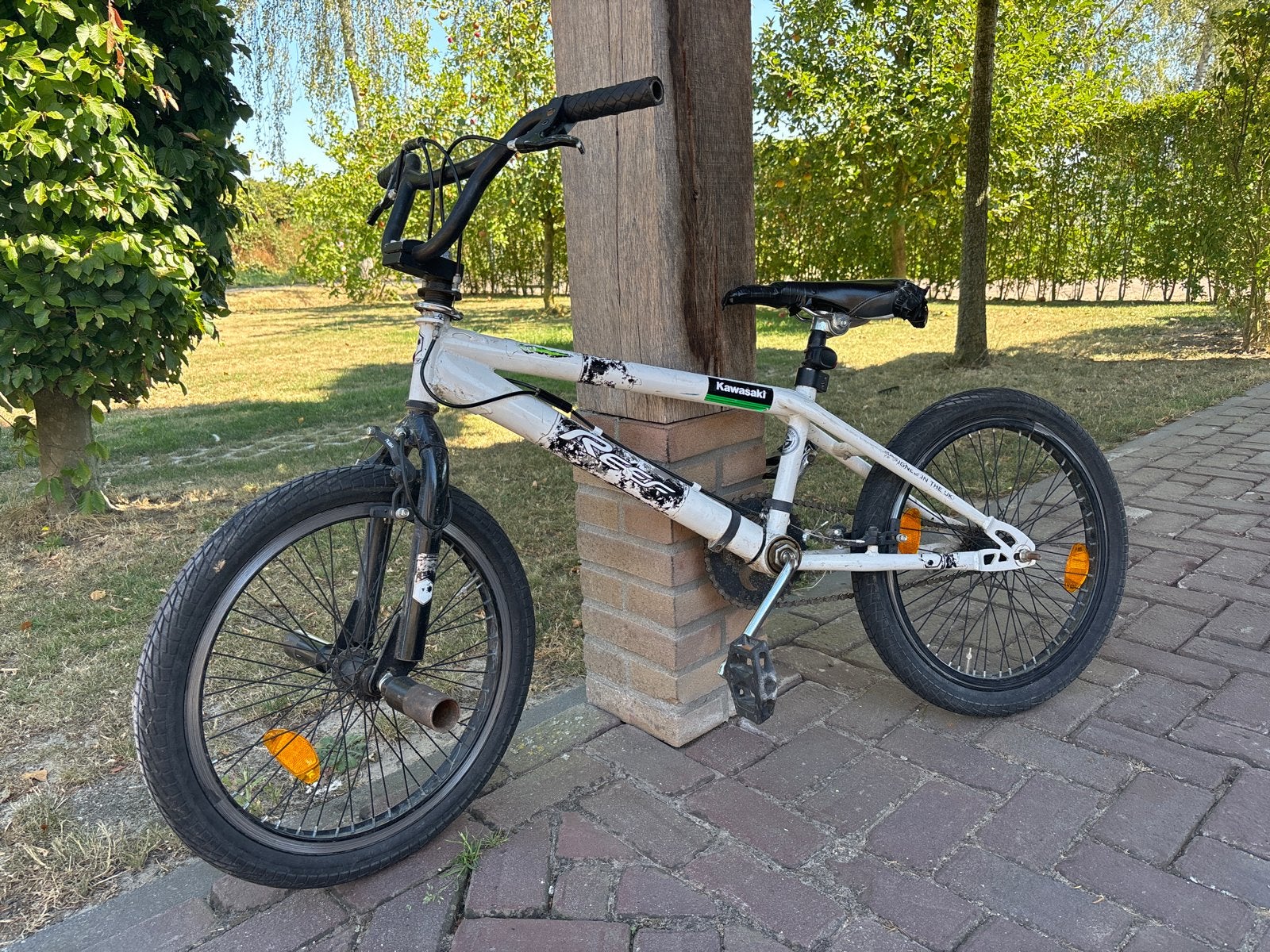 Kawasaki BMX fiets 20 inch - Wit/Zwart, Fietsen en Brommers, Fietsen | Crossfietsen en BMX, Ophalen, Staal, Velgrem, Voetsteunen