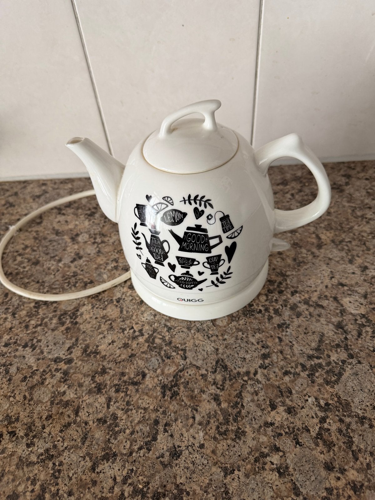 Quigg Keramische Waterkoker - Wit met Zwart Design, 1 tot 2 liter, Ophalen of Verzenden, Gebruikt