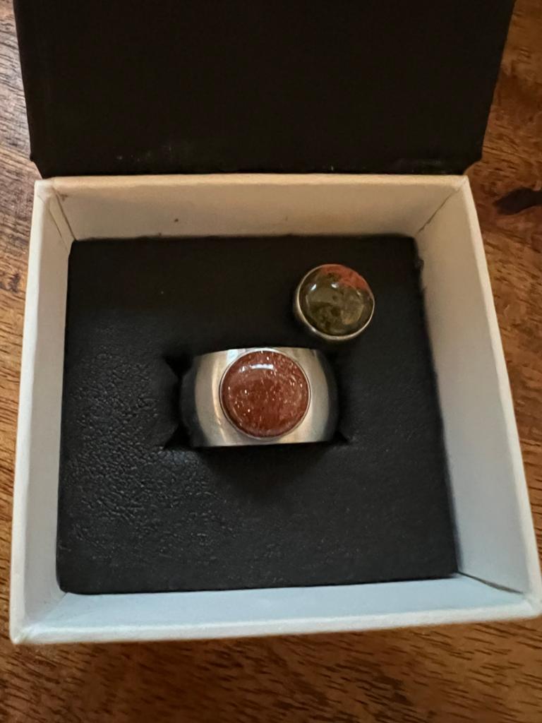 MelanO ring 17cm met extra steentje, Sieraden, Tassen en Uiterlijk, Ringen, Ophalen of Verzenden, Zo goed als nieuw, 17 tot 18