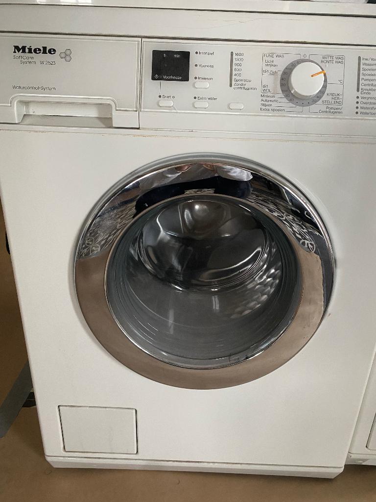 Miele wasmachine, Ophalen, 1200 tot 1600 toeren, 4 tot 6 kg, Zo goed als nieuw
