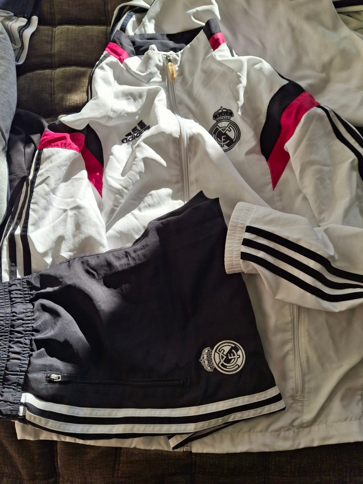 Real Madrid Adidas Trainingspak - Wit/Zwart/Roze Maat S, Kleding | Heren, Meerkleurig, Overige maten, Ophalen of Verzenden, Zo goed als nieuw