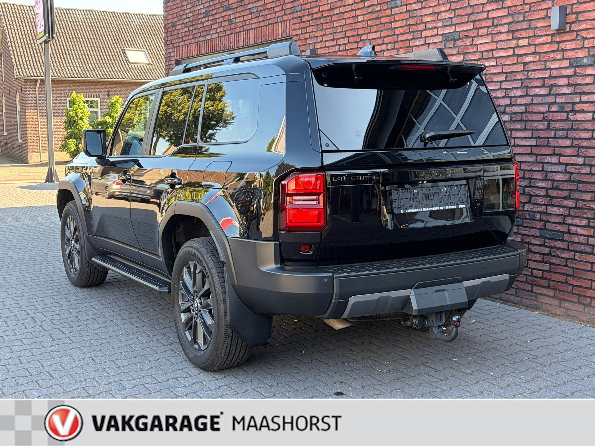 Toyota Land Cruiser 2.8 D-4D Blind Van Executive Nieuwe Mode, Auto's, Bestelauto's, 12 maanden, Gebruikt, Zwart, Zwart