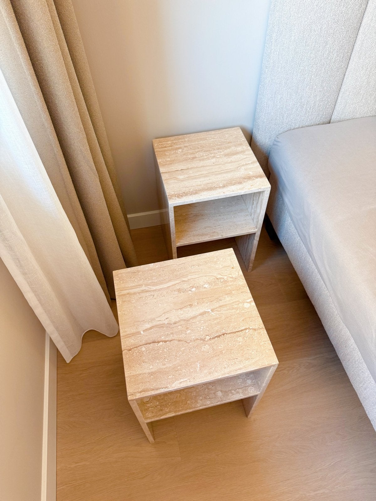 2 prachtige marmeren nachtkastjes van Sklum – gloednieuw, Ophalen, Overige materialen, Minder dan 45 cm, Nieuw