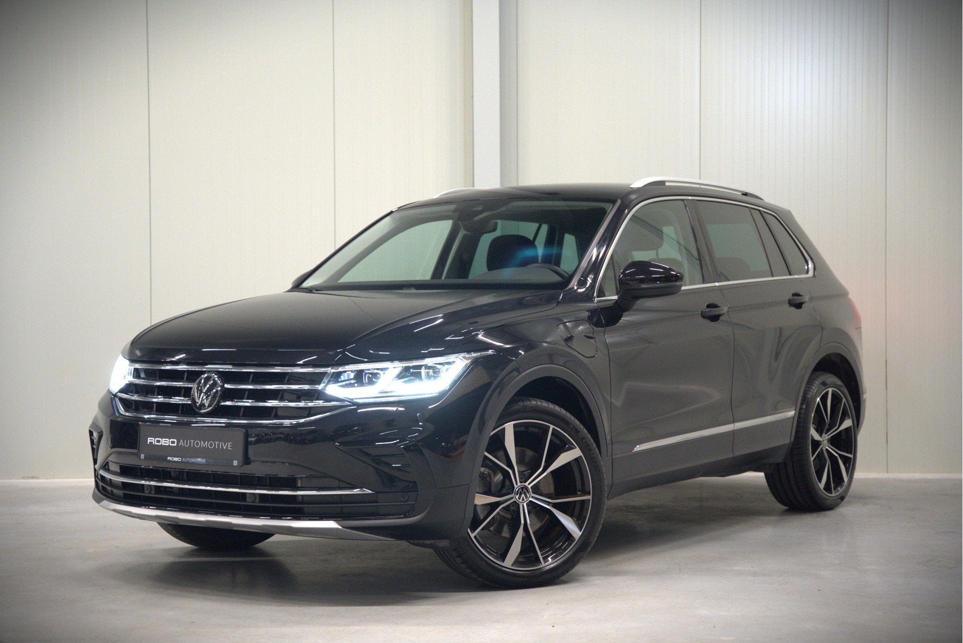 Volkswagen Tiguan 1.4 TSI eHybrid Elegance Business | Stoelv, Auto's, Dealer onderhouden, Alcantara, Zwart, Hybride Elektrisch/Benzine