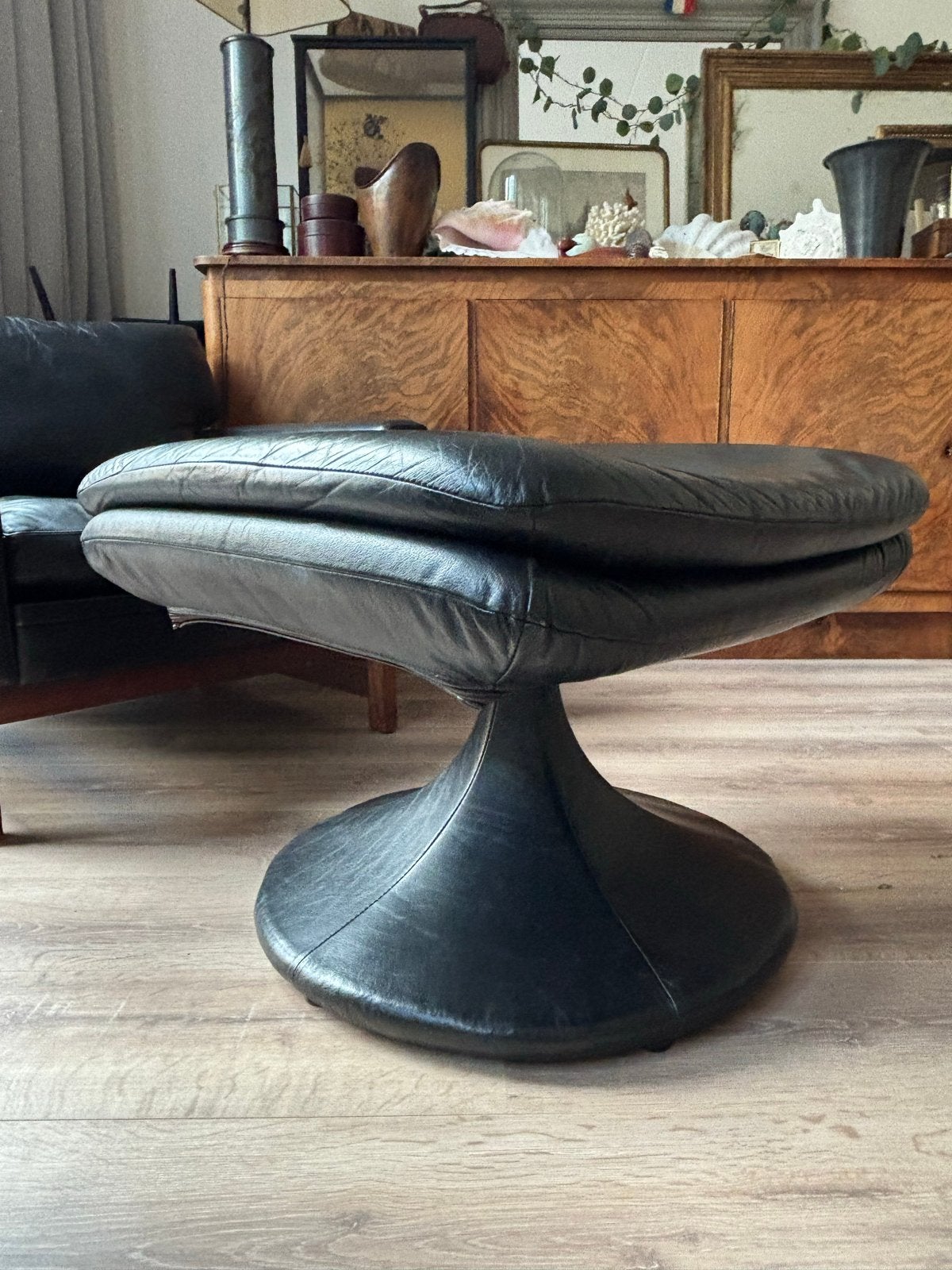 Vintage ottoman, voetenbank van zacht zwart leer in topstaat, Ophalen, Zo goed als nieuw, Rechthoekig, Leer