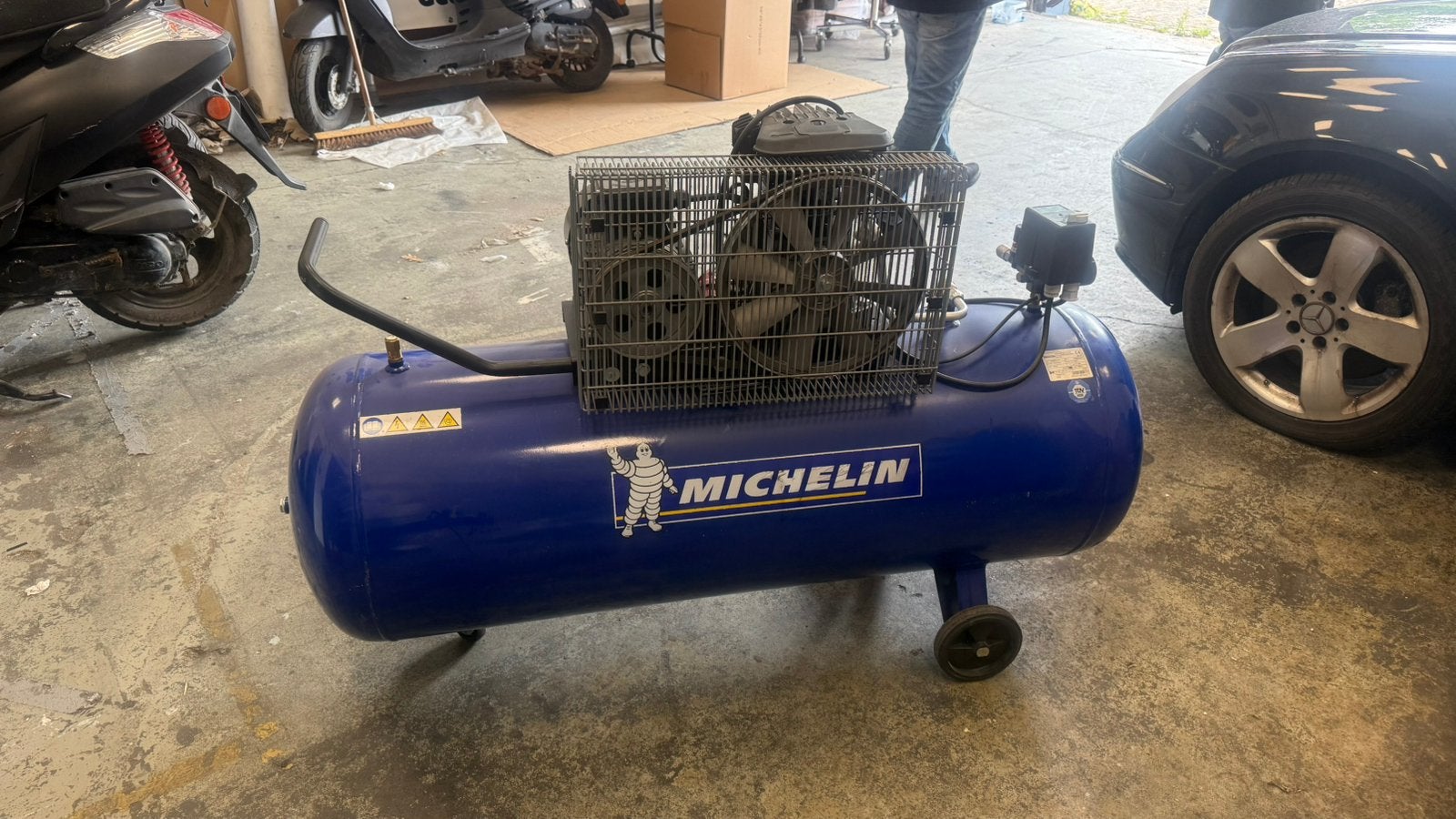 Michelin 200liter compressor 3pk, Doe-het-zelf en Verbouw, Compressors, 100 liter of meer, Ophalen, Zo goed als nieuw, Minder dan 200 liter/min
