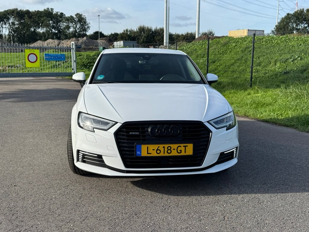Audi A3 1.4 Tfsi 204pk E-tron S Tronic 2018 Wit, Auto's, Stof, 4 cilinders, Wit, Plug-in hybride