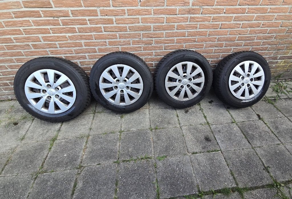 Hyundai i30 winterbanden met velgen en TPMS sensoren, Ophalen, Gebruikt, 15 inch, Banden en Velgen