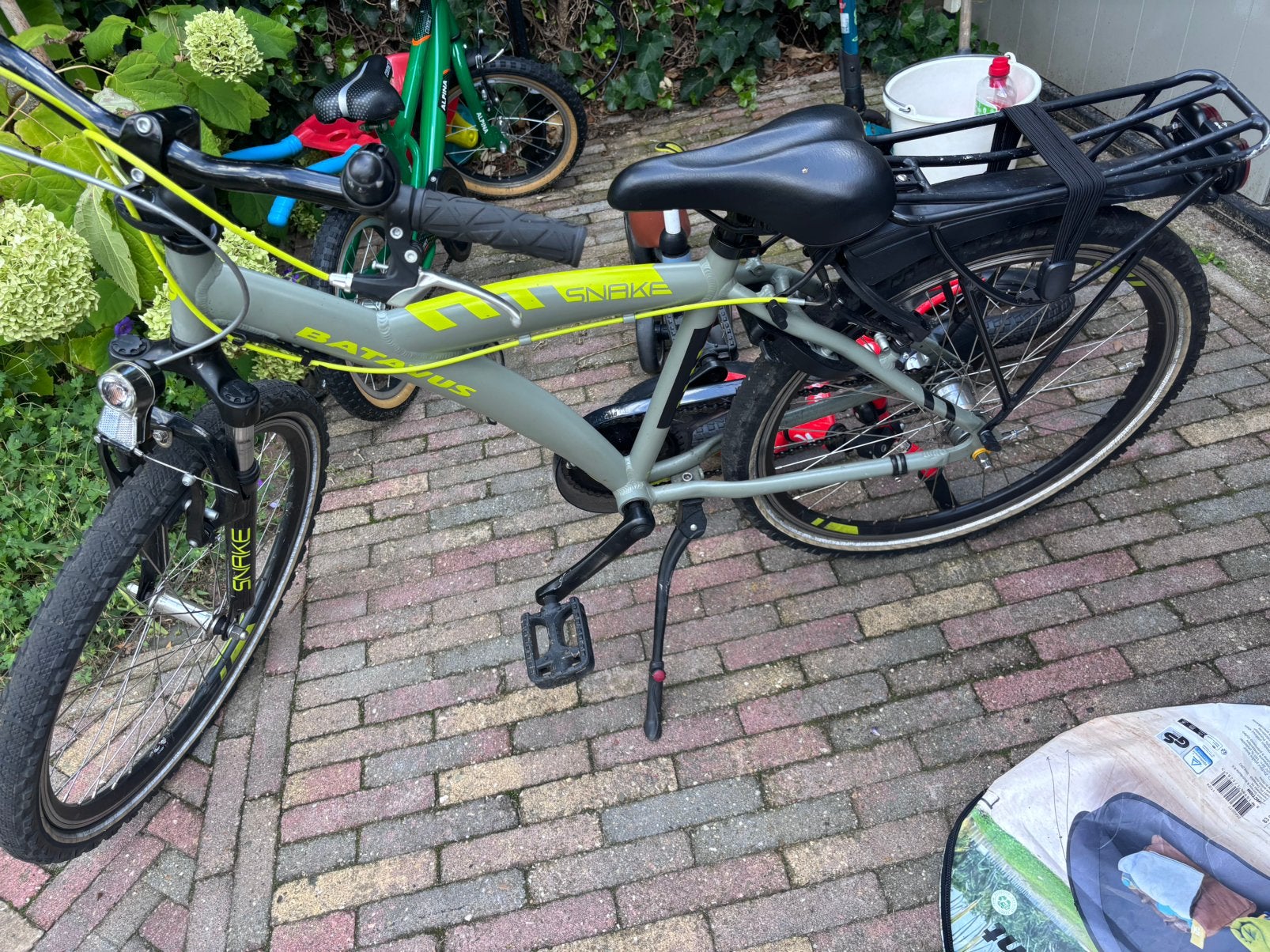 Alpina snake 22 inch 1,5 jaar oud, Fietsen en Brommers, Fietsen | Kinderfietsjes, Ophalen, Zo goed als nieuw, Terugtraprem, 20 inch of meer