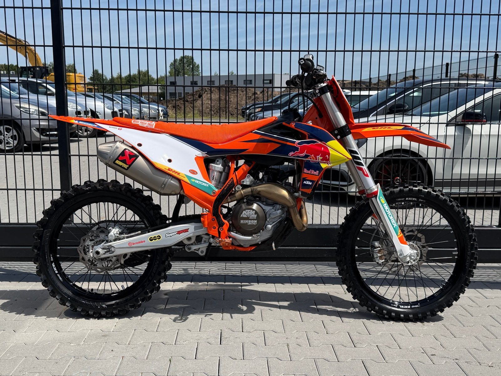 KTM SX-F 450 2022 Akrapovic uitlaat, slechts 40.6 uren !!, Motoren, Sportuitlaat, Occasion, Bedrijf, Crossmotor