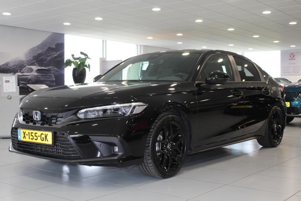 Honda Civic 2.0 e:HEV Sport/CARPLAY/CAMERA/CRUISE (bj 2023), Auto's, Honda, Gebruikt, Leder en Stof, Zwart, Bedrijf