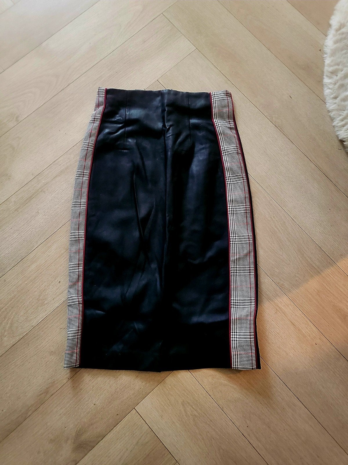 Chique zwarte leren koker rok met ruitpatroon, Kleding | Dames, Rokken, Zwart, Ophalen of Verzenden, Knielengte, Maat 36 (S)