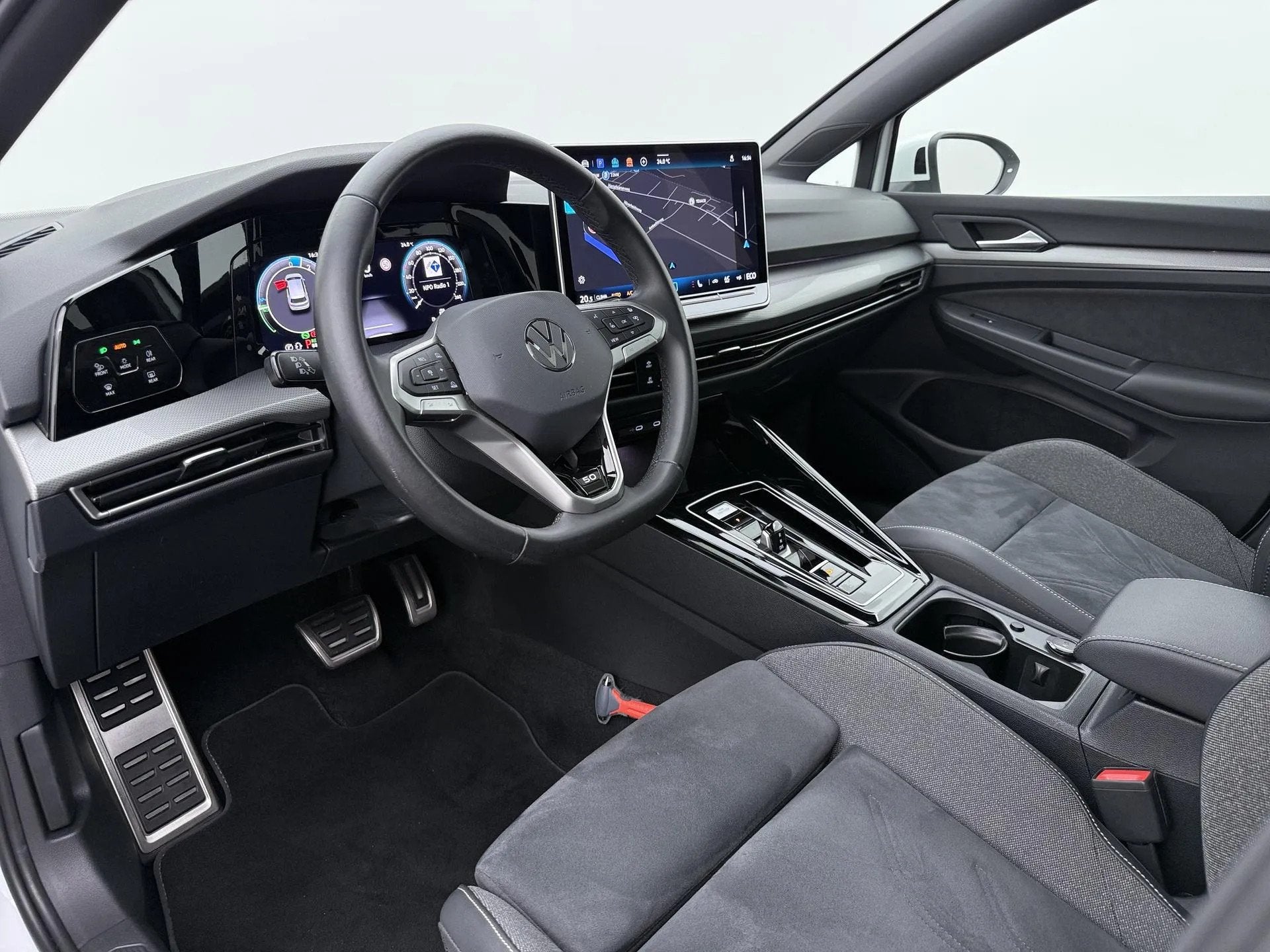 Volkswagen Golf 1.5 eHybrid 50 Edition (bj 2024, automaat), Automaat, Automatische klimaatregeling, Wit, Bedrijf