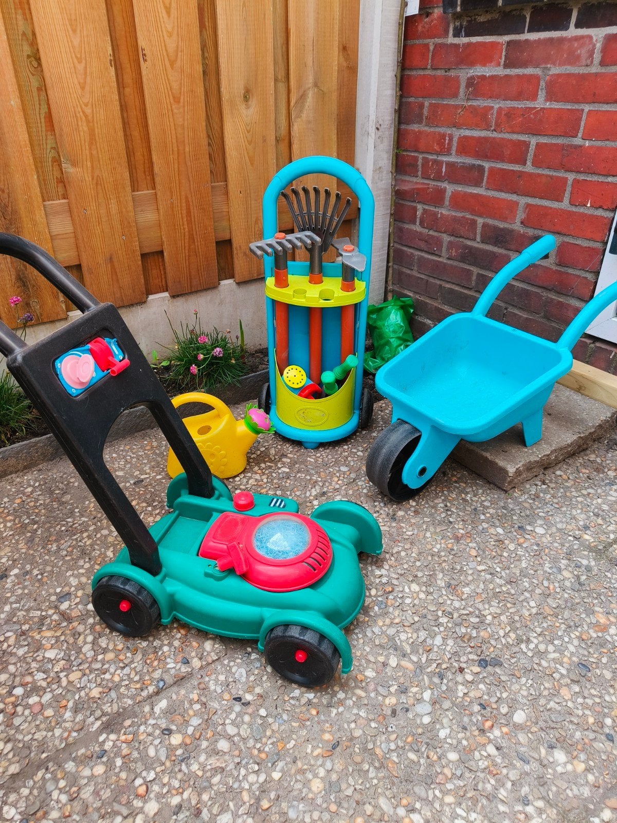 Kinder Tuinset: Kruiwagen, grasmaaier, gereedschapskar, Ophalen, Gebruikt