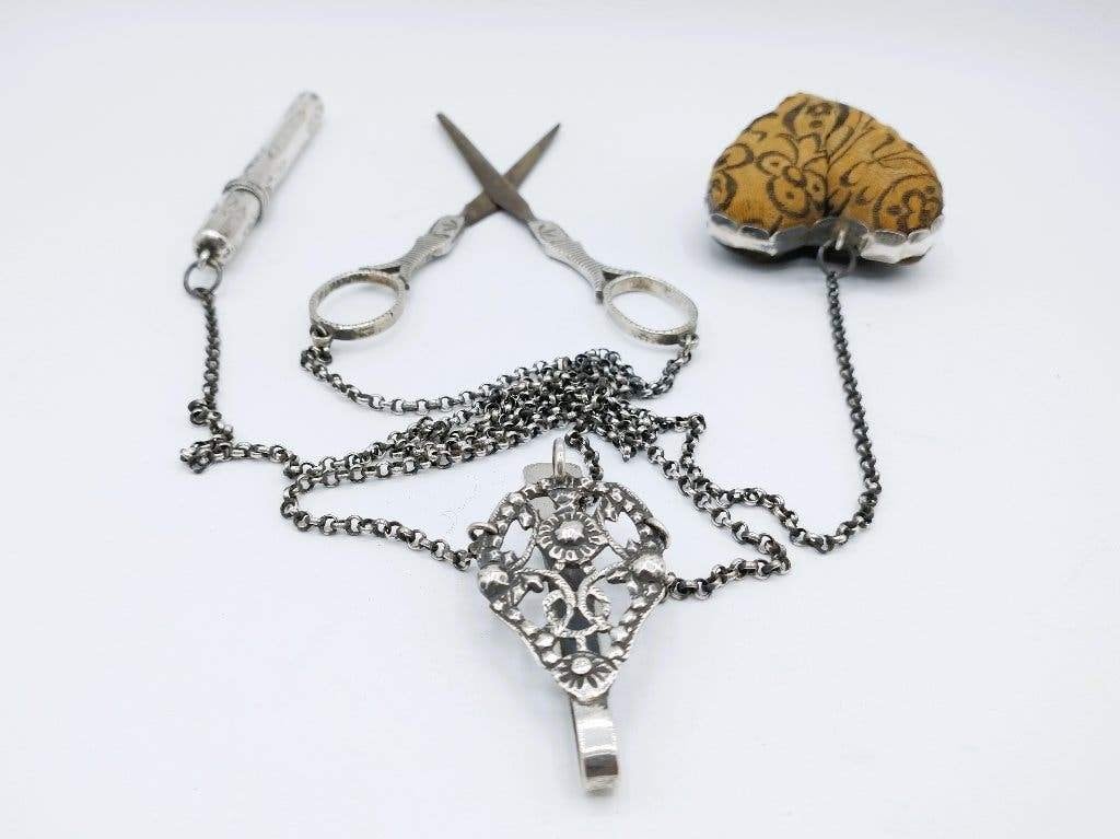 Zilveren chatelaine, L. van Gelderen, 1870, streeksieraden, Verzenden, Zilver, Ring