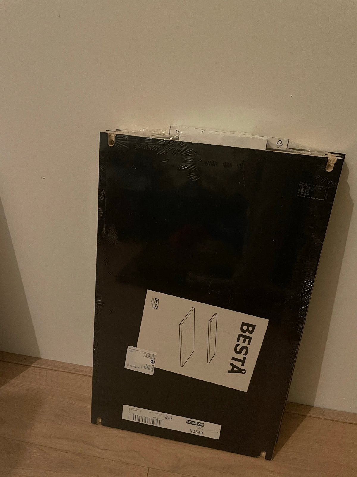 Gratis IKEA BESTÅ planken (wit en zwart), Ophalen, Gebruikt
