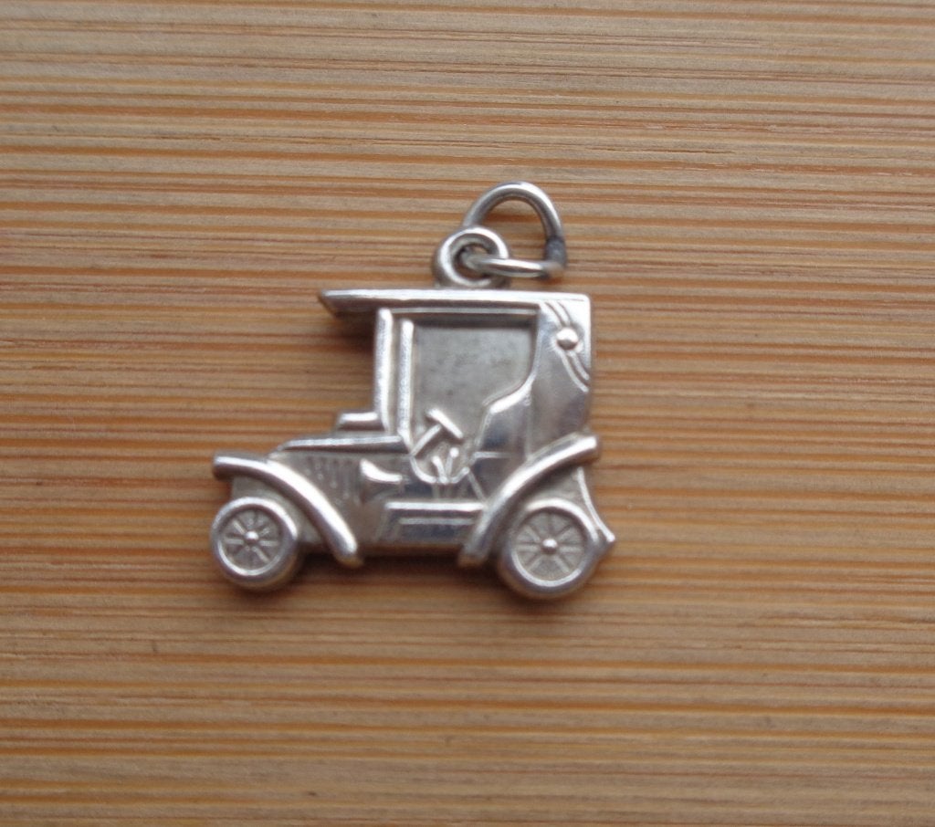zilveren vintage bedel oltimer autootje [819], Sieraden, Tassen en Uiterlijk, Bedels, Overige merken, Verzenden, Zo goed als nieuw