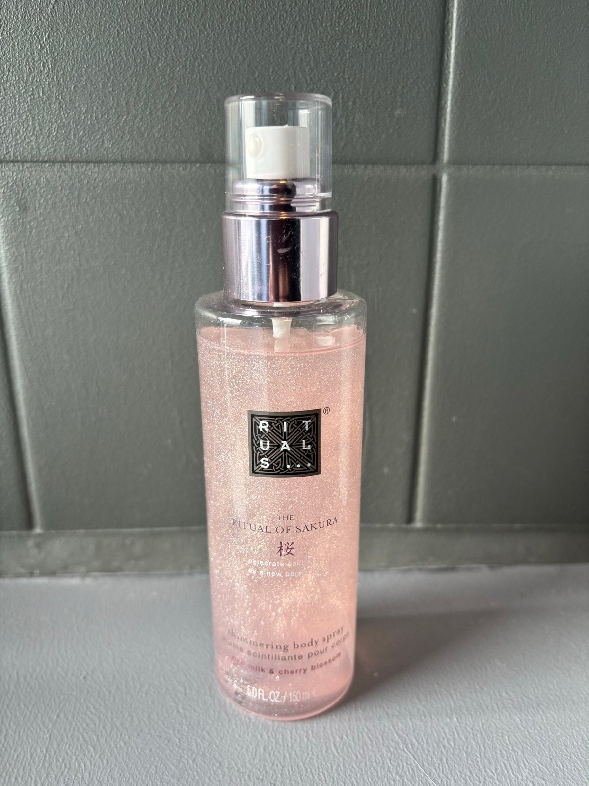 Rituals The Ritual of Sakura Shimmering Body Spray, Ophalen of Verzenden, Zo goed als nieuw, Deodorant of Bodyspray